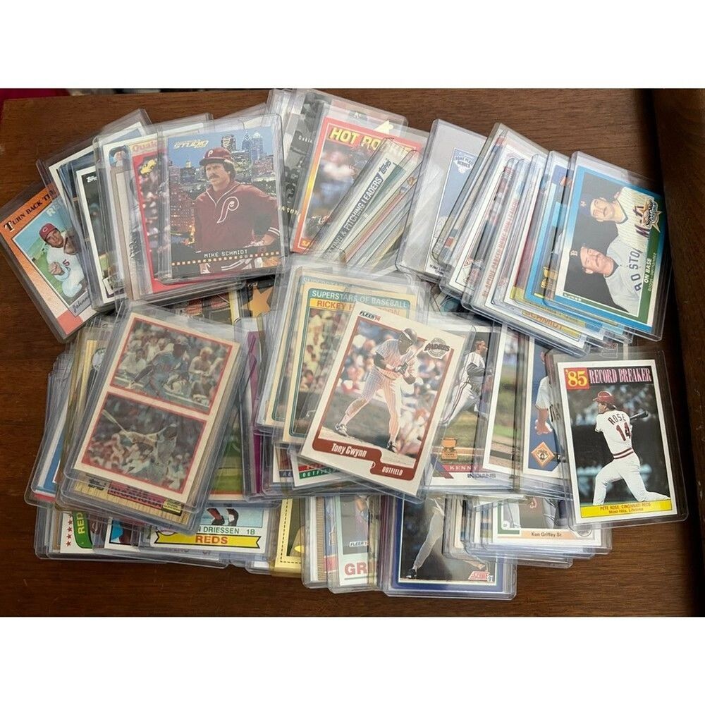 Box of 100 Vintage common baseball cards in hard plastic sleeves (Lot 6)